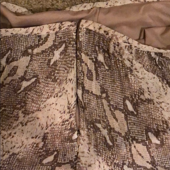 Banana Republic Size 10  with tags printed skirt - Picture 5 of 5